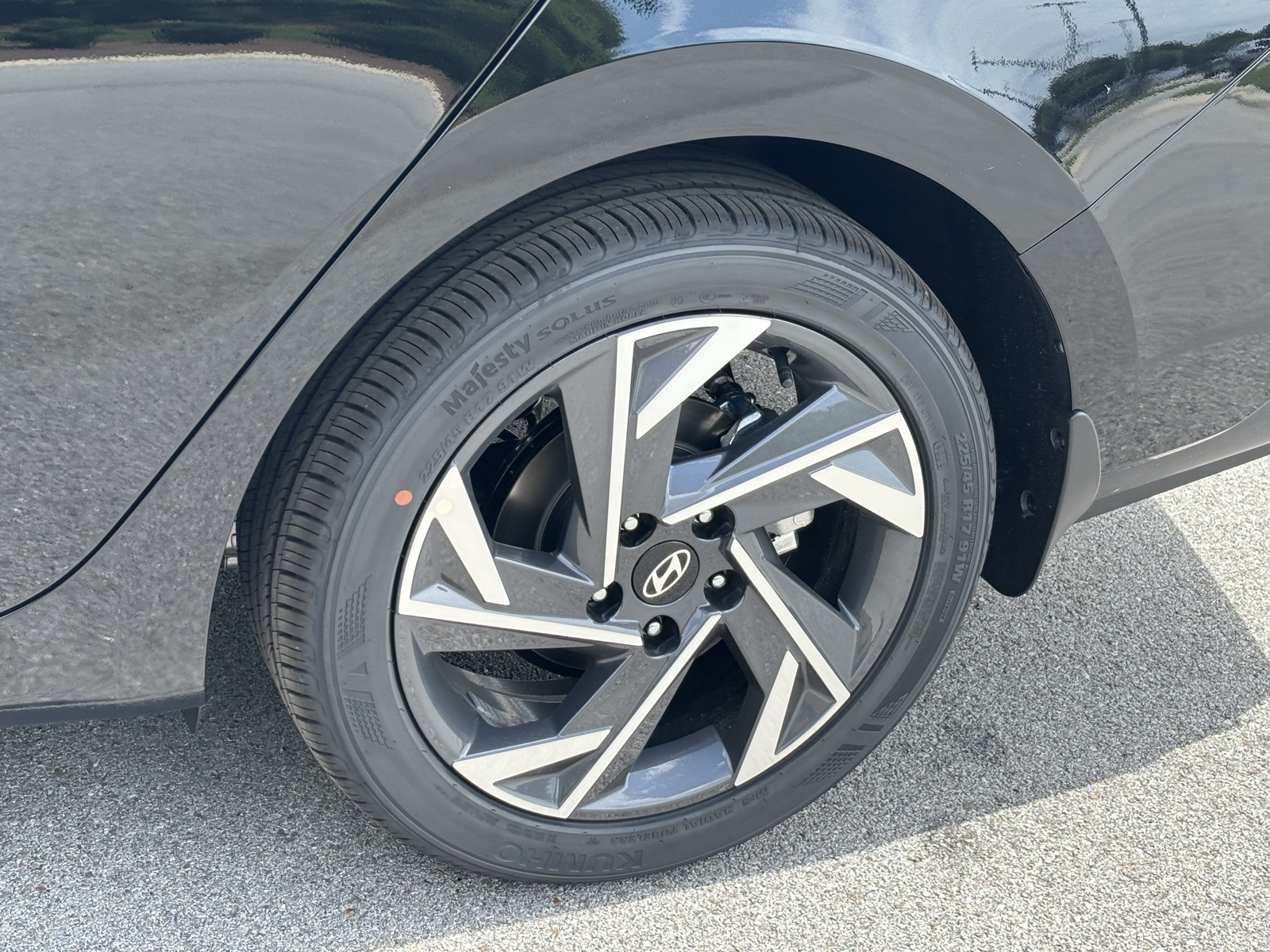 2025 Hyundai Elantra SEL Sport Image 8 of 23