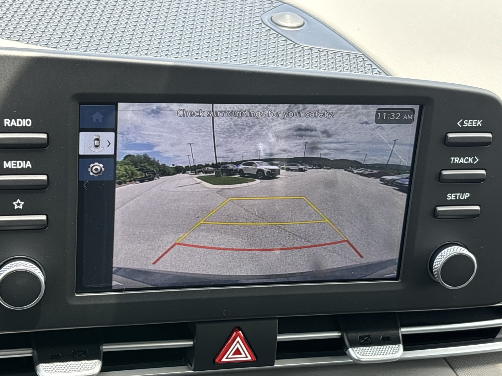 2025 Hyundai Elantra SEL Sport Image 14 of 23