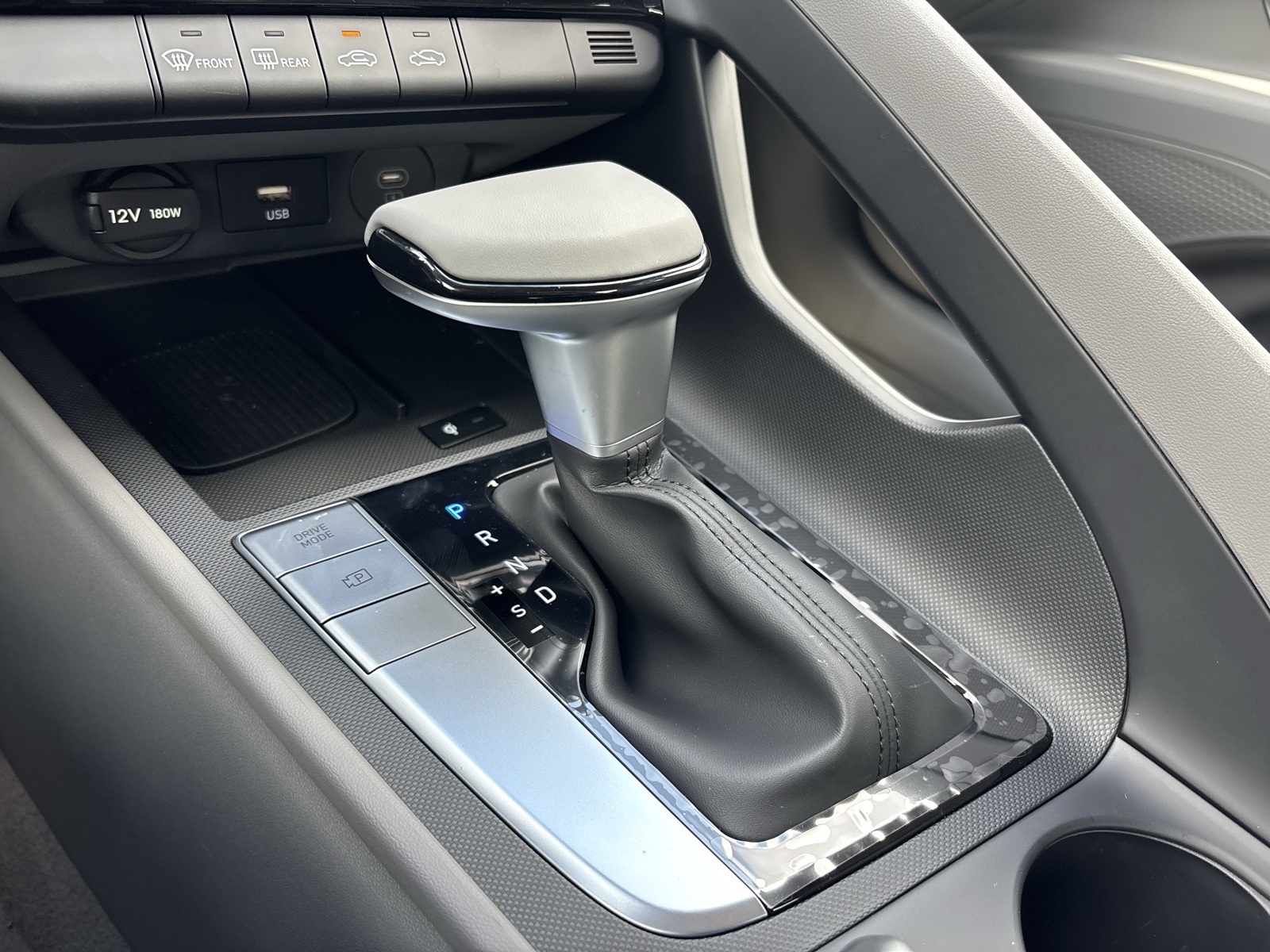 2025 Hyundai Elantra SEL Sport Image 17 of 23