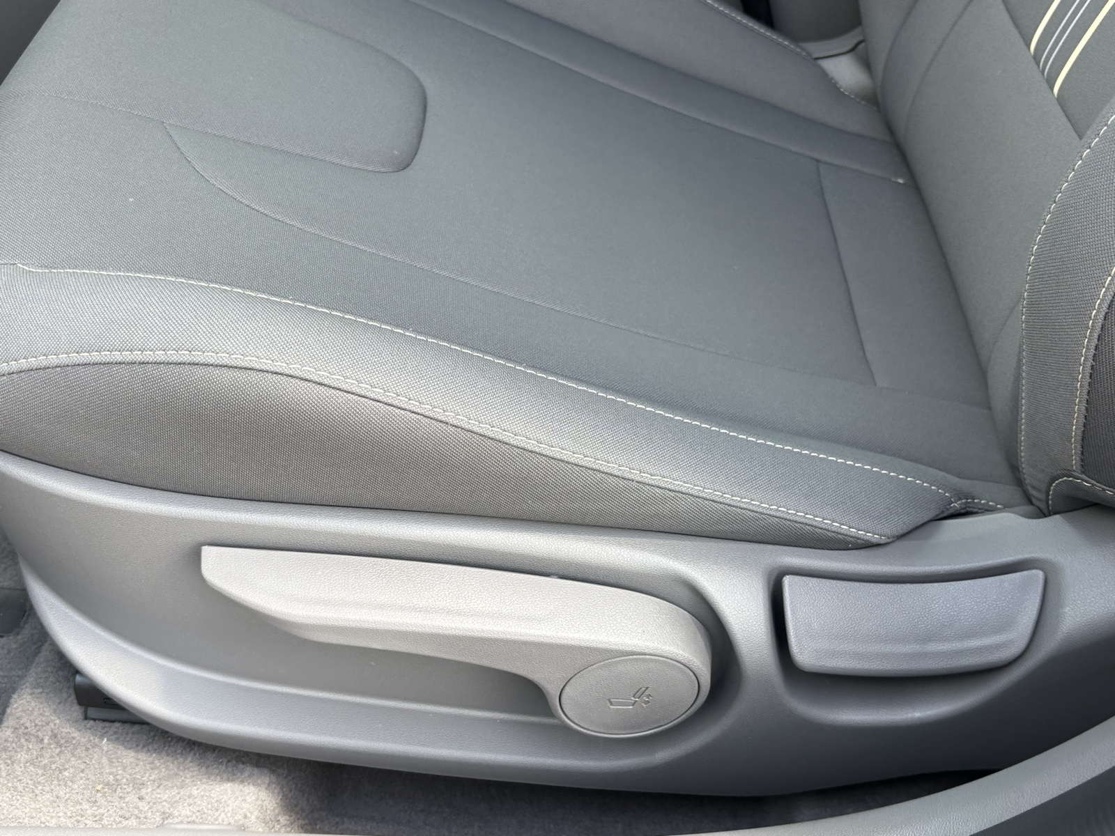 2025 Hyundai Elantra SEL Sport Image 23 of 23