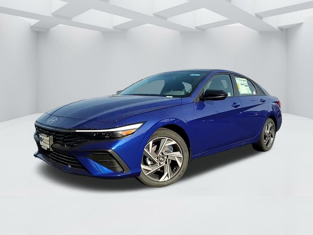 2025 Hyundai Elantra SEL Sport Image 2 of 24