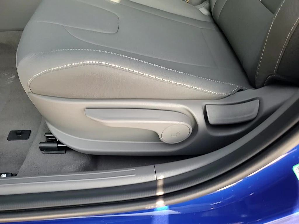2025 Hyundai Elantra SEL Sport Image 24 of 24