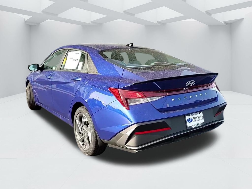 2025 Hyundai Elantra SEL Sport Image 10 of 24
