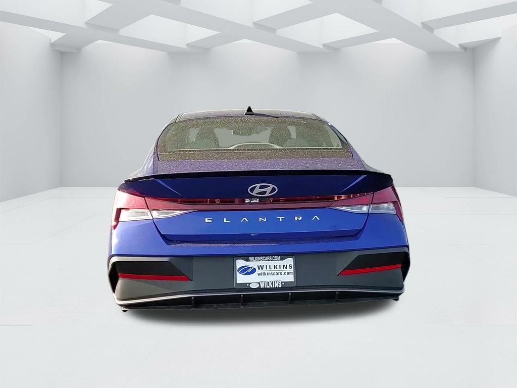 2025 Hyundai Elantra SEL Sport Image 9 of 24
