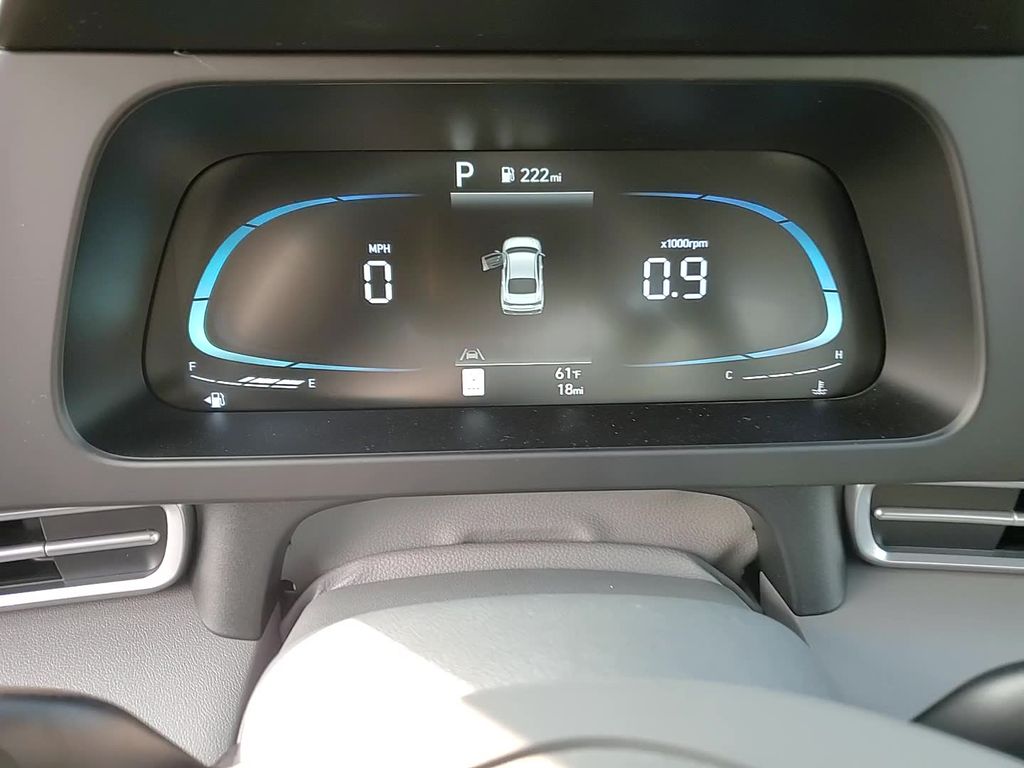 2025 Hyundai Elantra SEL Sport Image 16 of 24