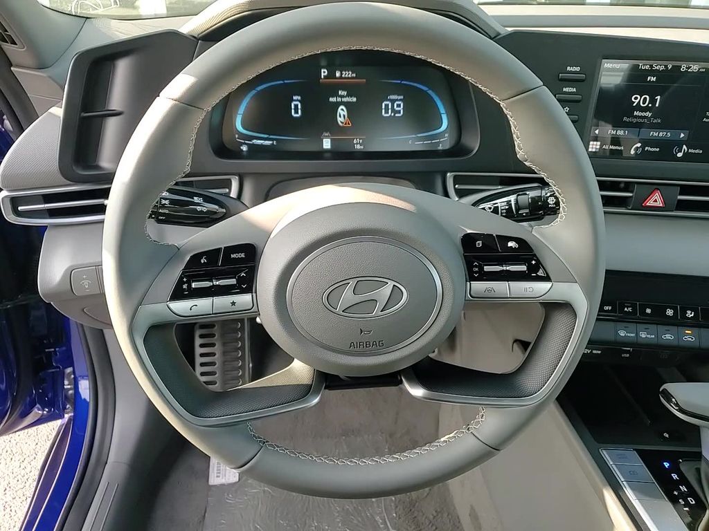 2025 Hyundai Elantra SEL Sport Image 22 of 24