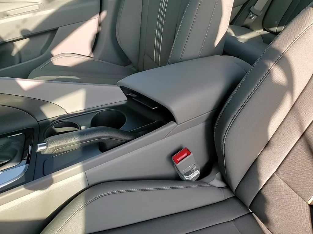 2025 Hyundai Elantra SEL Sport Image 13 of 24