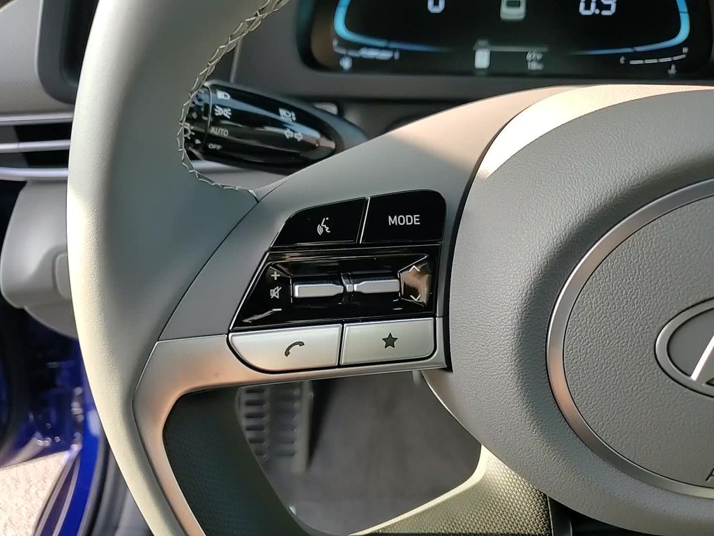 2025 Hyundai Elantra SEL Sport Image 21 of 24