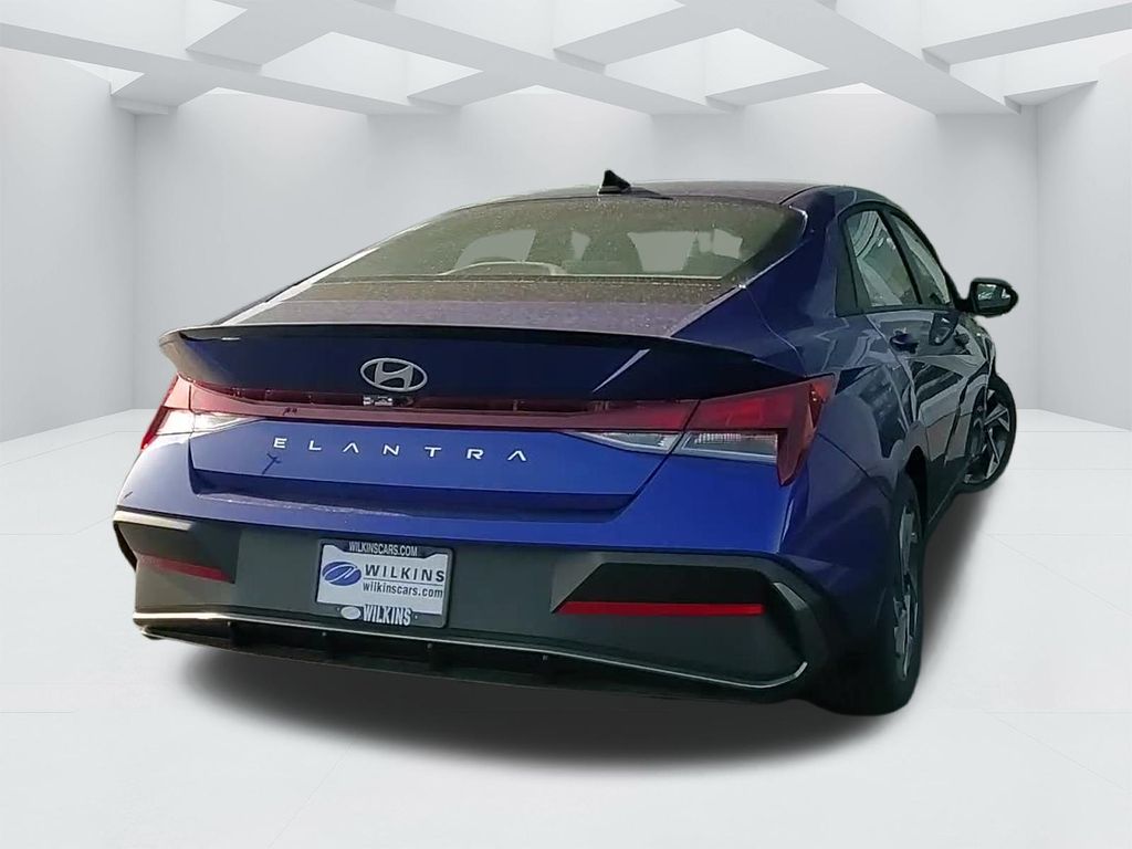 2025 Hyundai Elantra SEL Sport Image 8 of 24