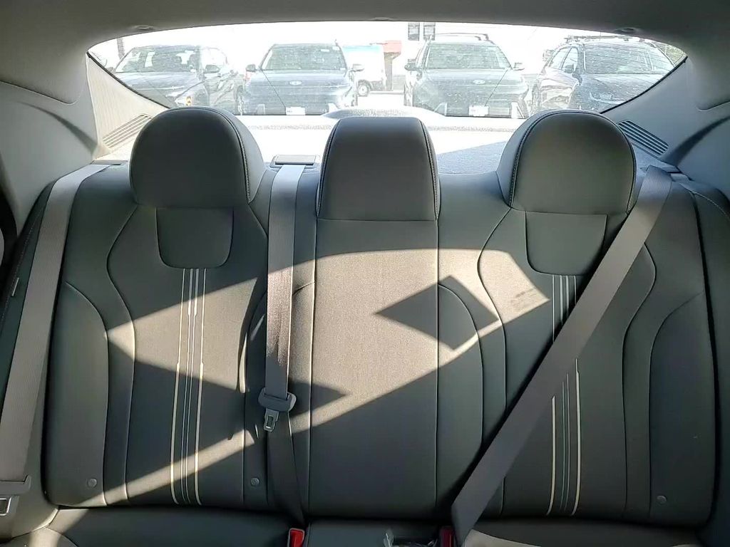 2025 Hyundai Elantra SEL Sport Image 12 of 24