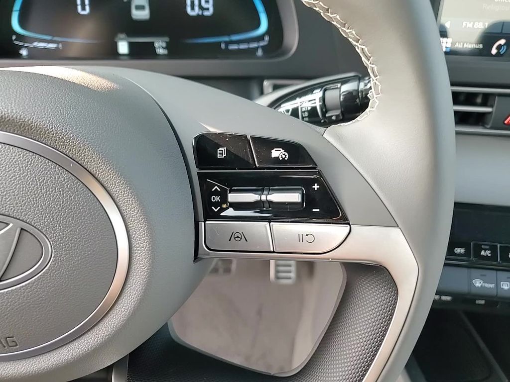 2025 Hyundai Elantra SEL Sport Image 23 of 24