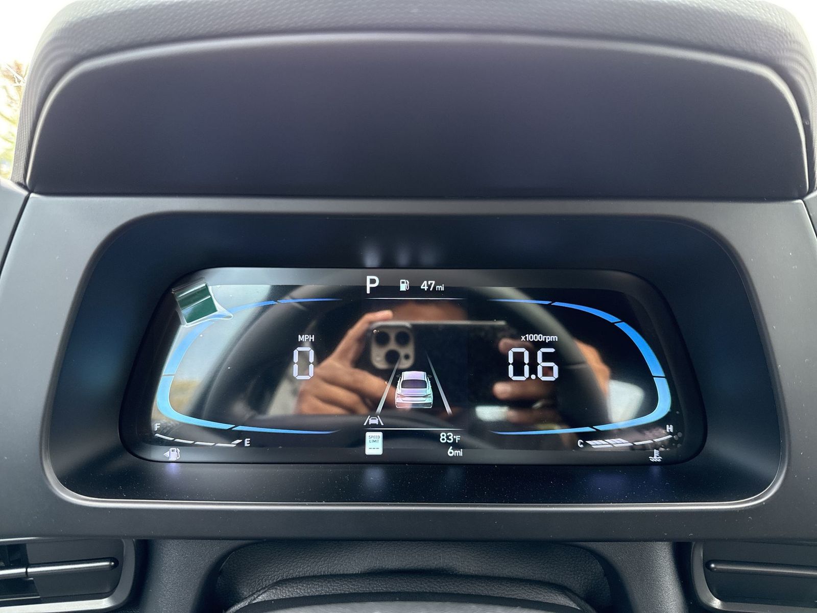 2025 Hyundai Elantra SEL Sport Image 18 of 25