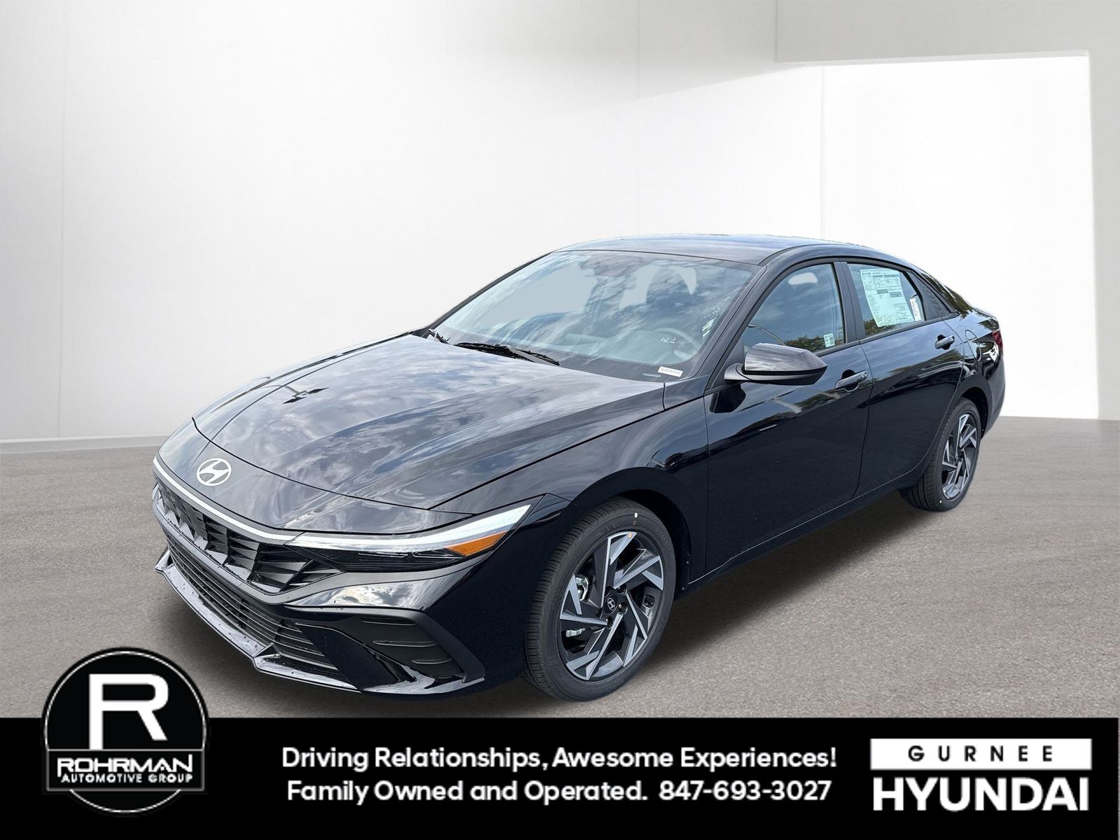 2025 Hyundai Elantra SEL Sport Image 2 of 25