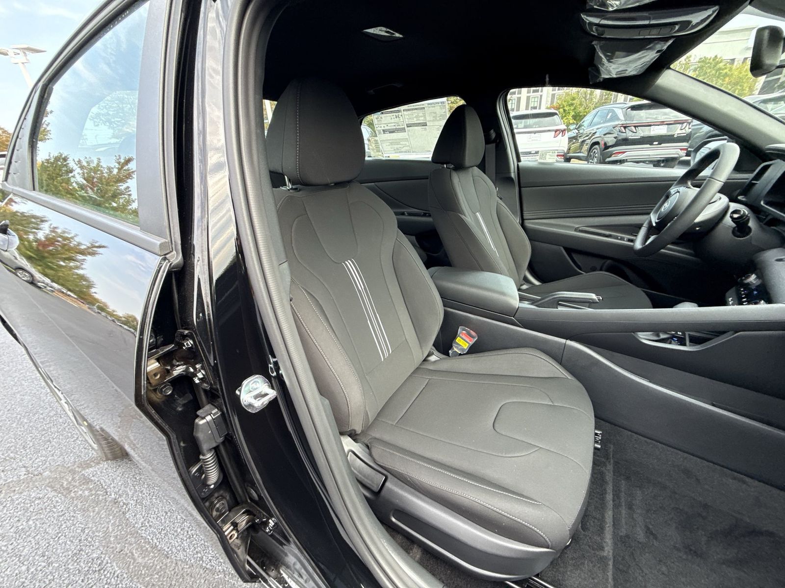 2025 Hyundai Elantra SEL Sport Image 15 of 25