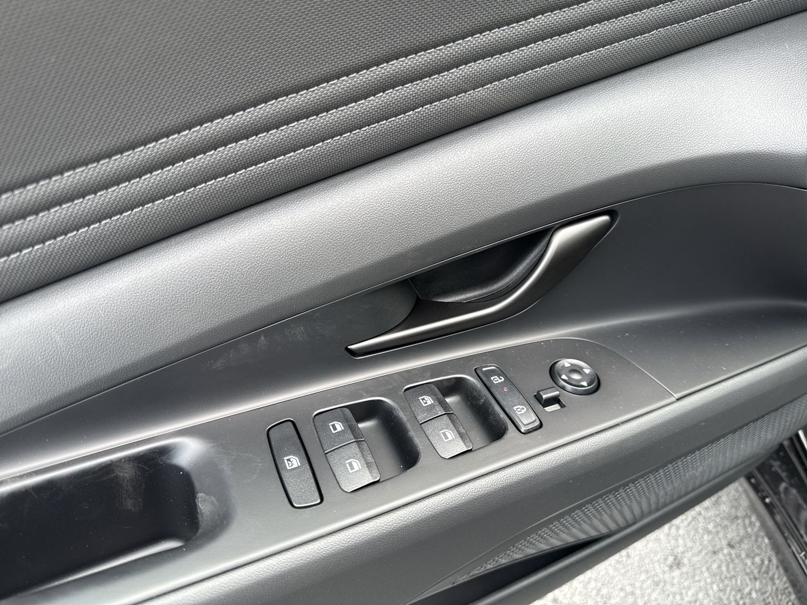 2025 Hyundai Elantra SEL Sport Image 22 of 25