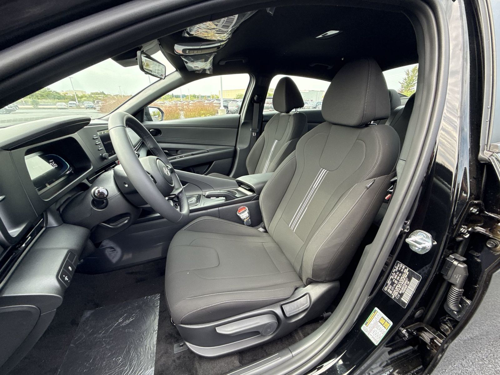 2025 Hyundai Elantra SEL Sport Image 16 of 25