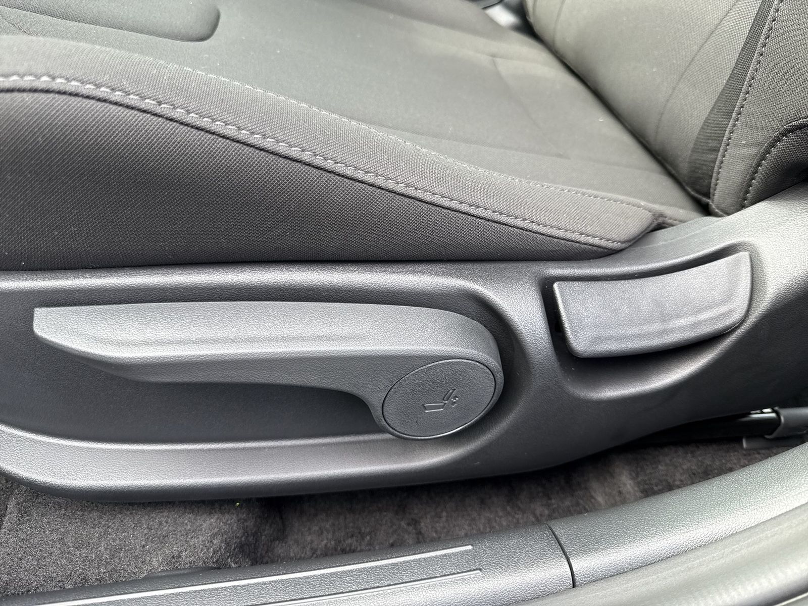 2025 Hyundai Elantra SEL Sport Image 25 of 25