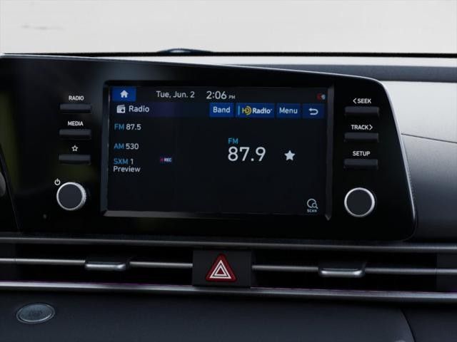Vehicle image 15 of 19