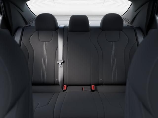 Vehicle image 14 of 19