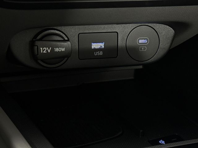 Vehicle image 32 of 45