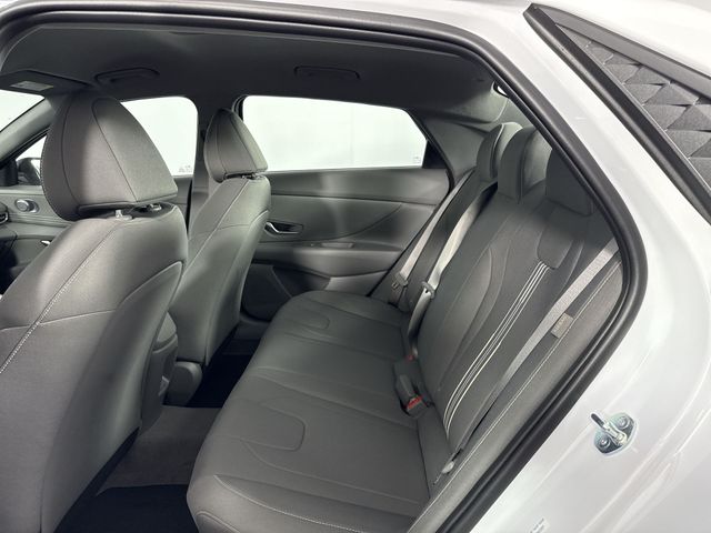Vehicle image 26 of 45