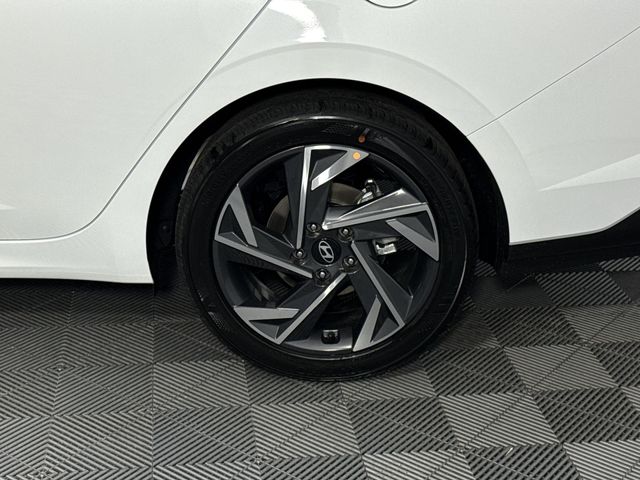 Vehicle image 22 of 45