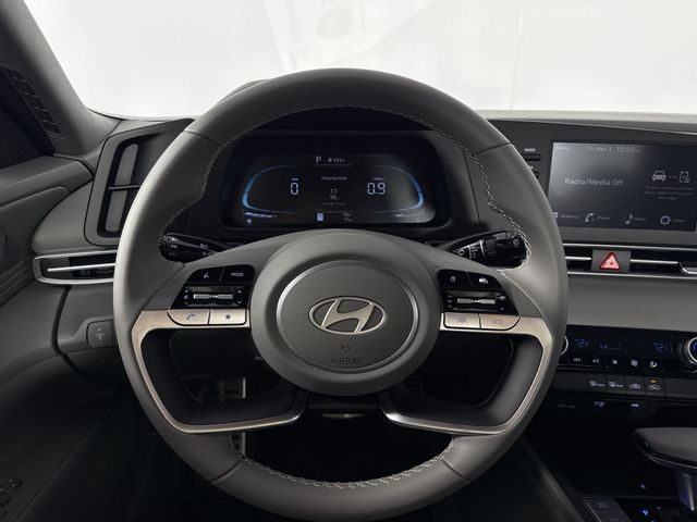 Vehicle image 33 of 45