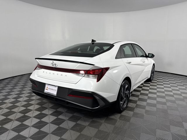 Vehicle image 11 of 45