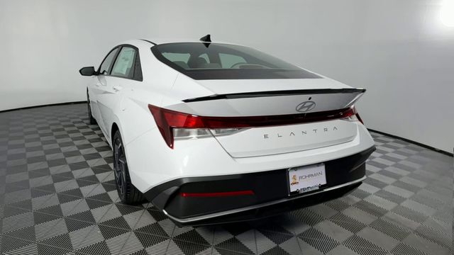 Vehicle image 21 of 45