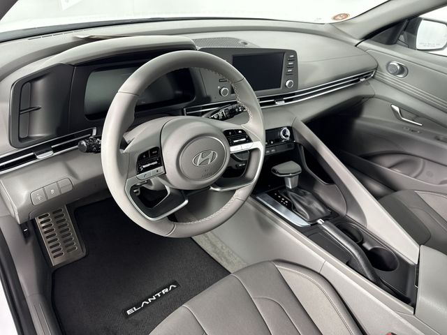 Vehicle image 25 of 45