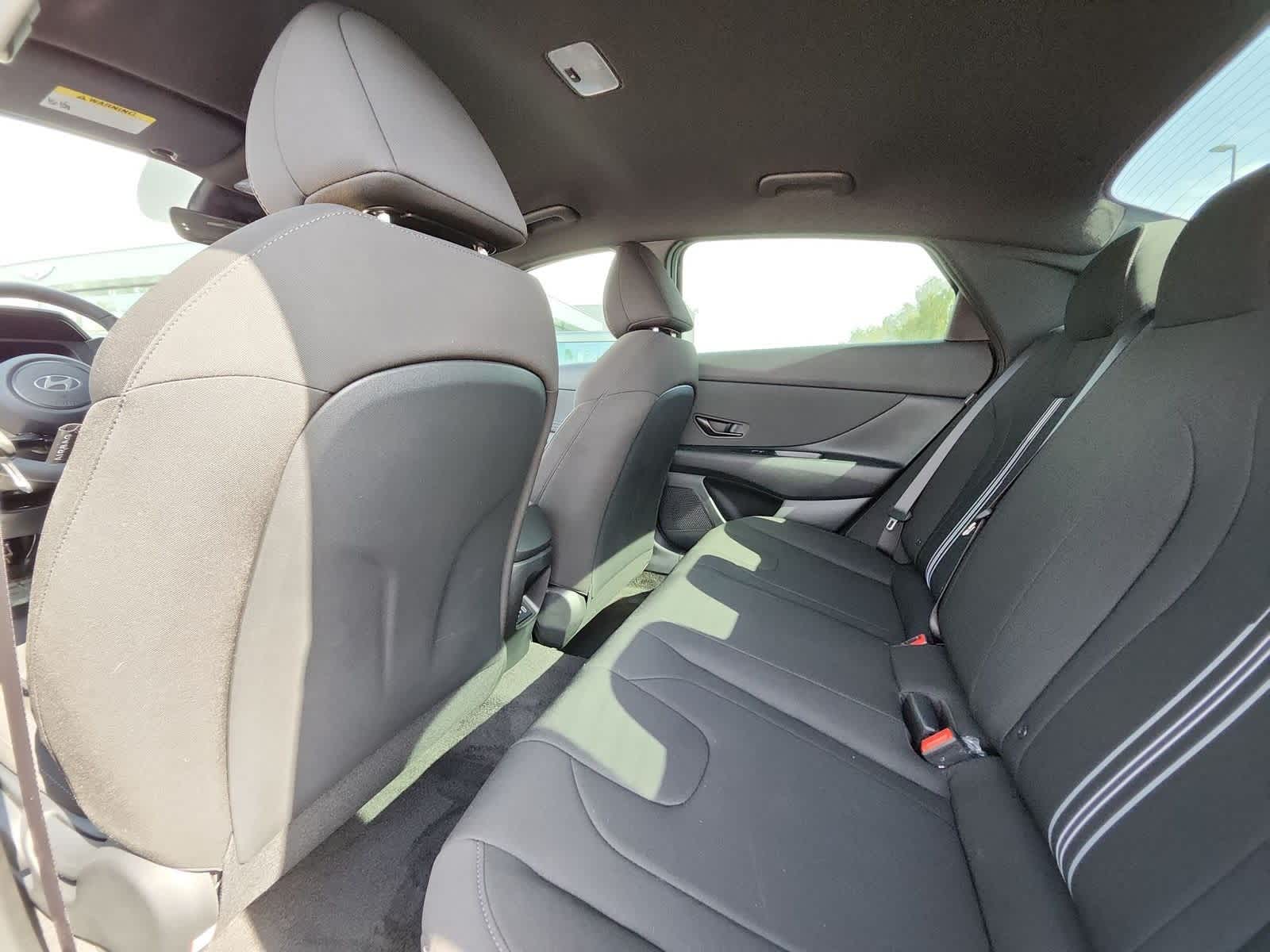 Vehicle image 16 of 27