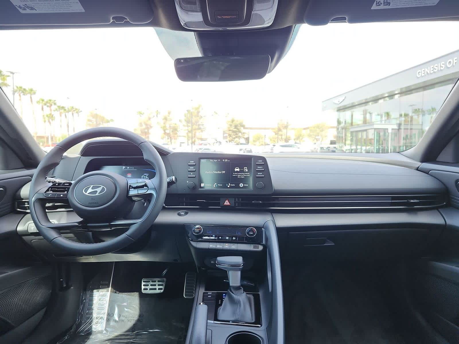 Vehicle image 14 of 27