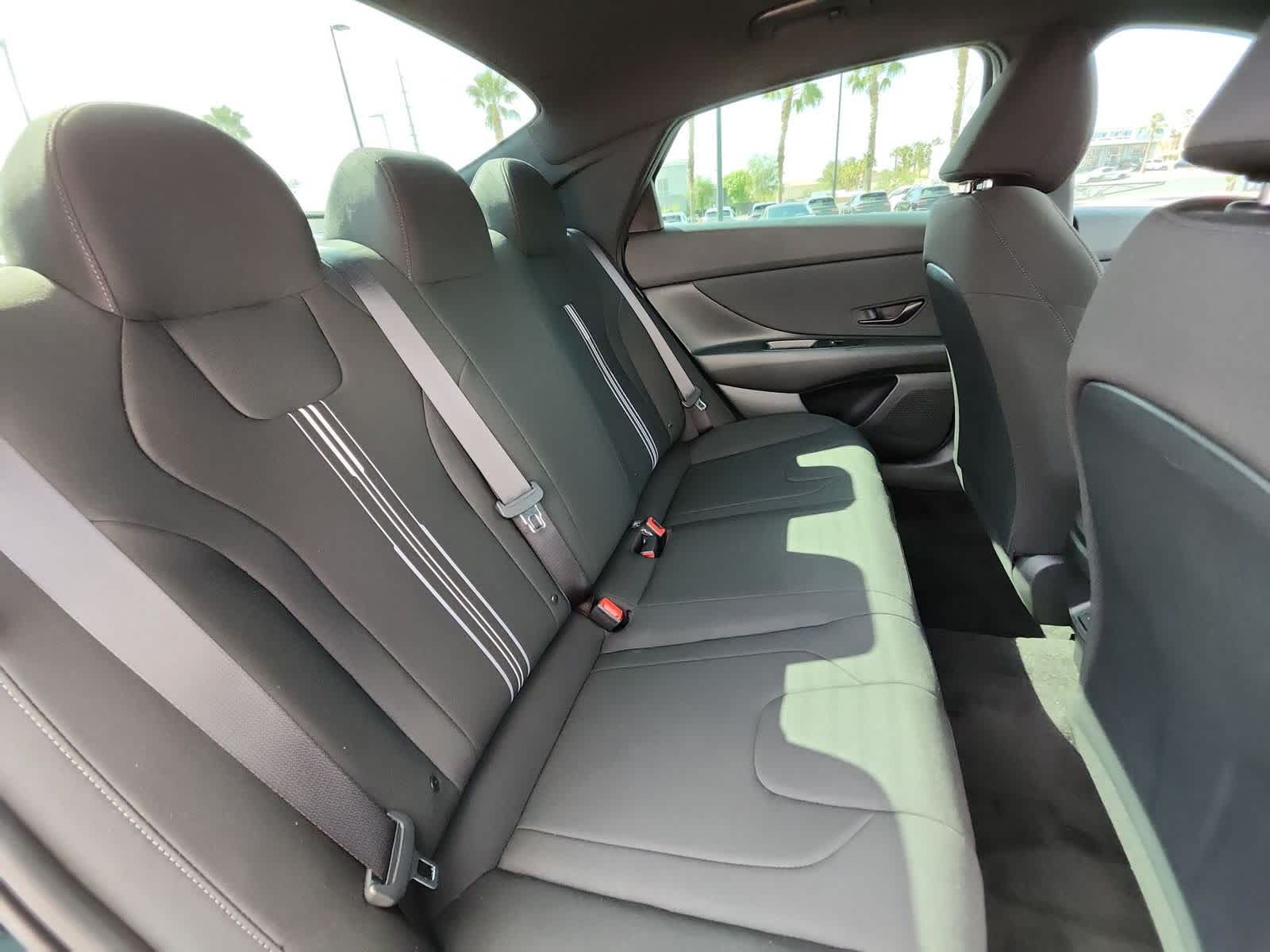 Vehicle image 17 of 27