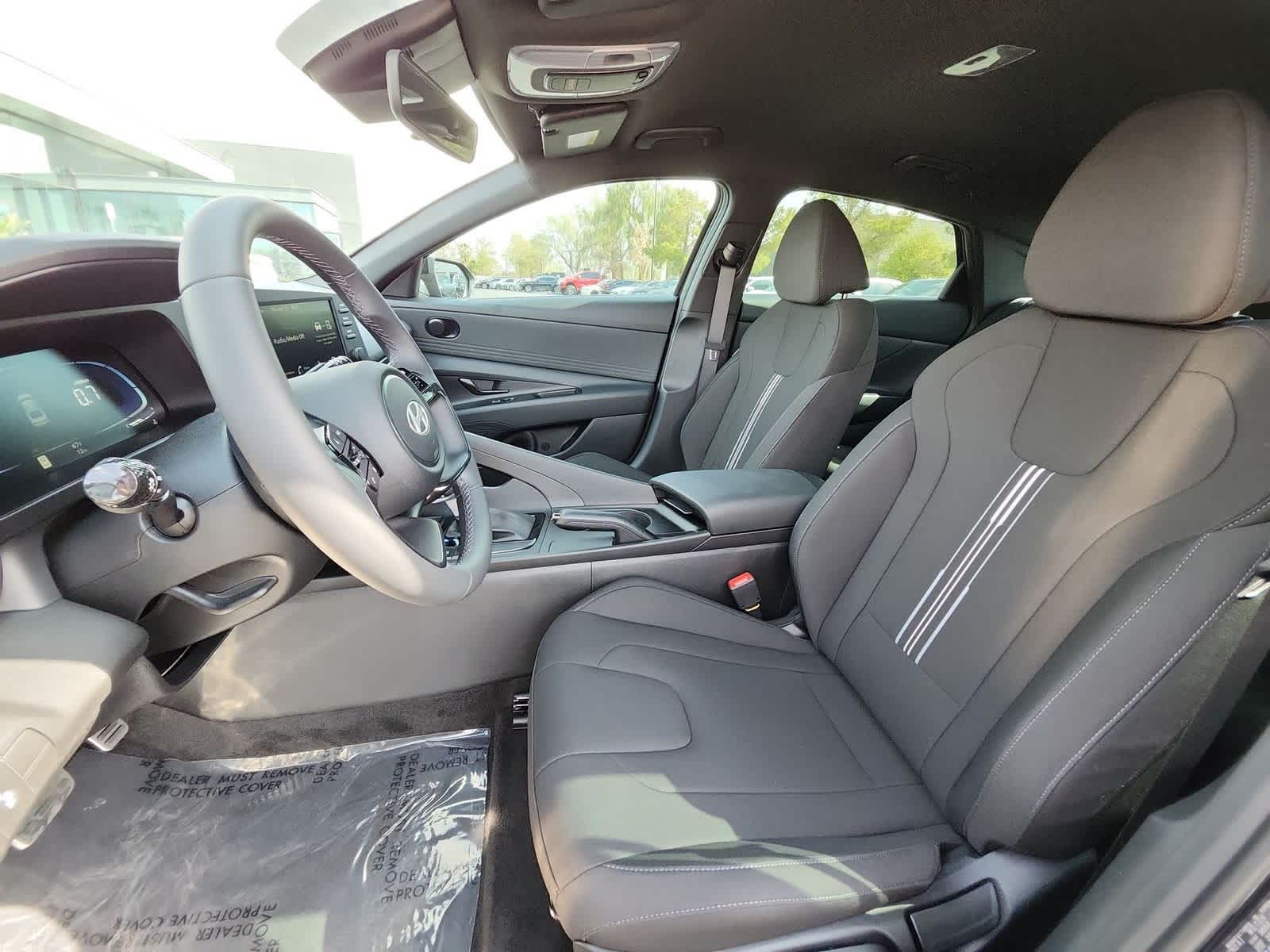 Vehicle image 15 of 27