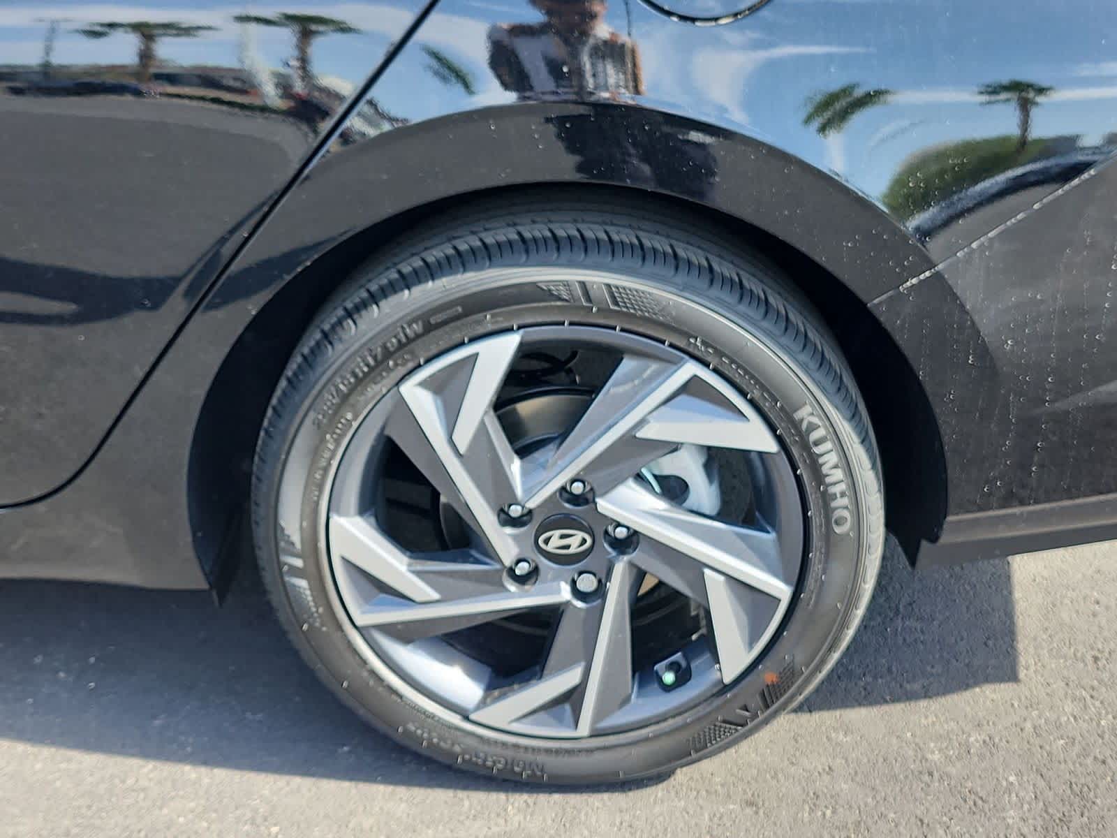 Vehicle image 12 of 27