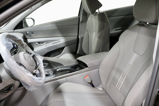 Vehicle image 12 of 30