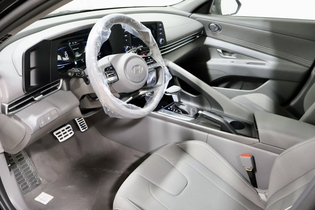Vehicle image 11 of 30