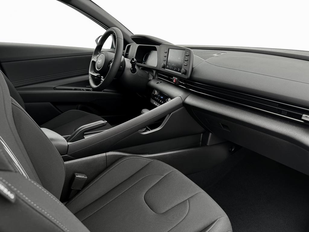 2025 Hyundai Elantra SEL Sport Image 18 of 19