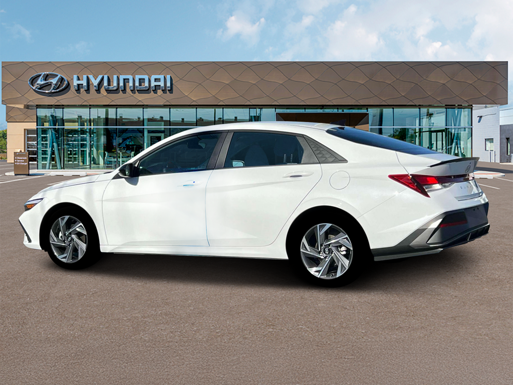 2025 Hyundai Elantra SEL Sport Image 10 of 19