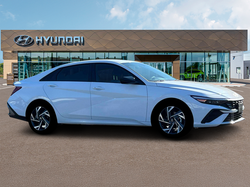 2025 Hyundai Elantra SEL Sport Image 5 of 19