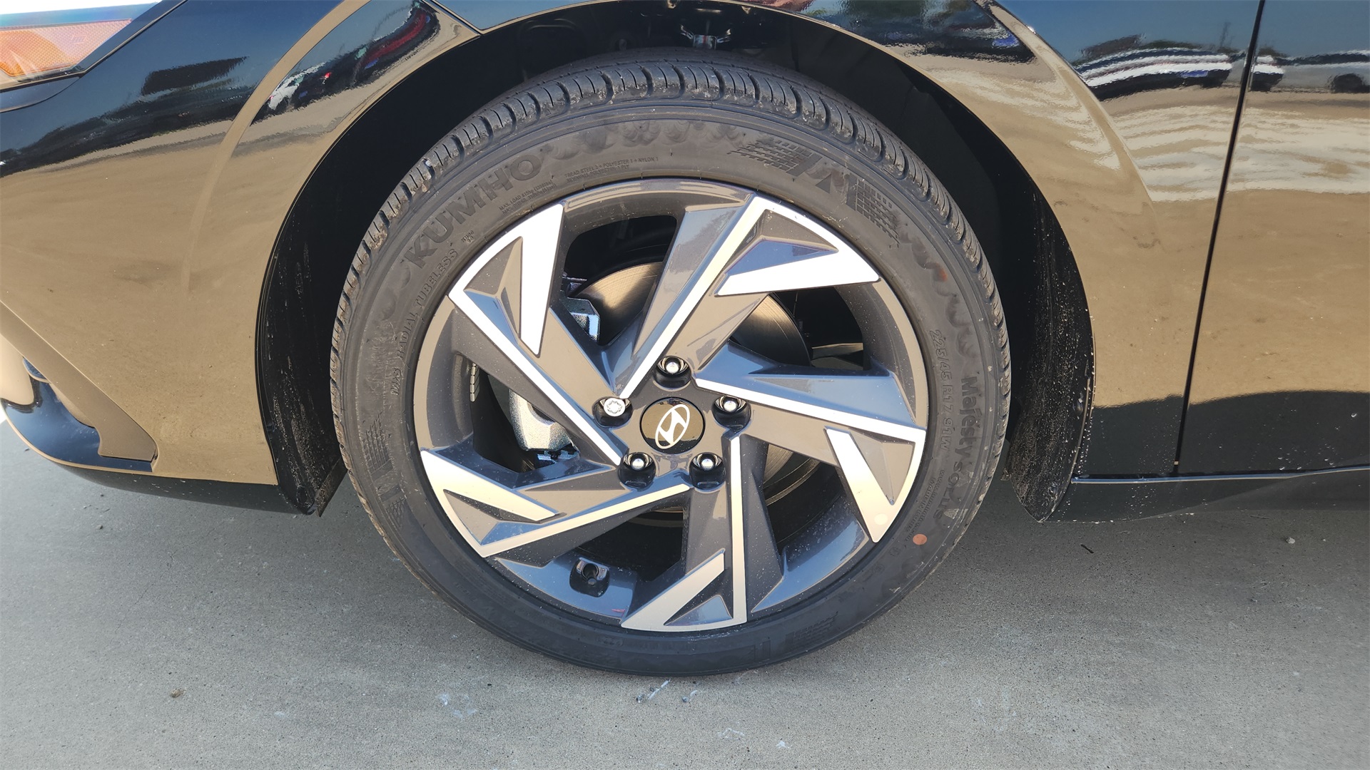 2025 Hyundai Elantra SEL Sport Image 10 of 25