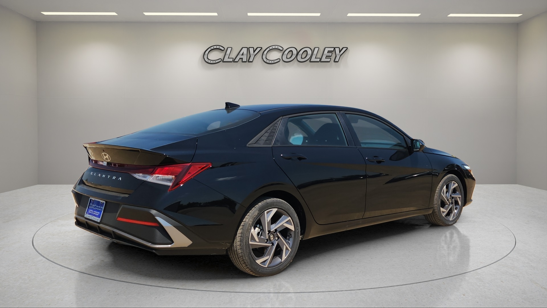 2025 Hyundai Elantra SEL Sport Image 5 of 25