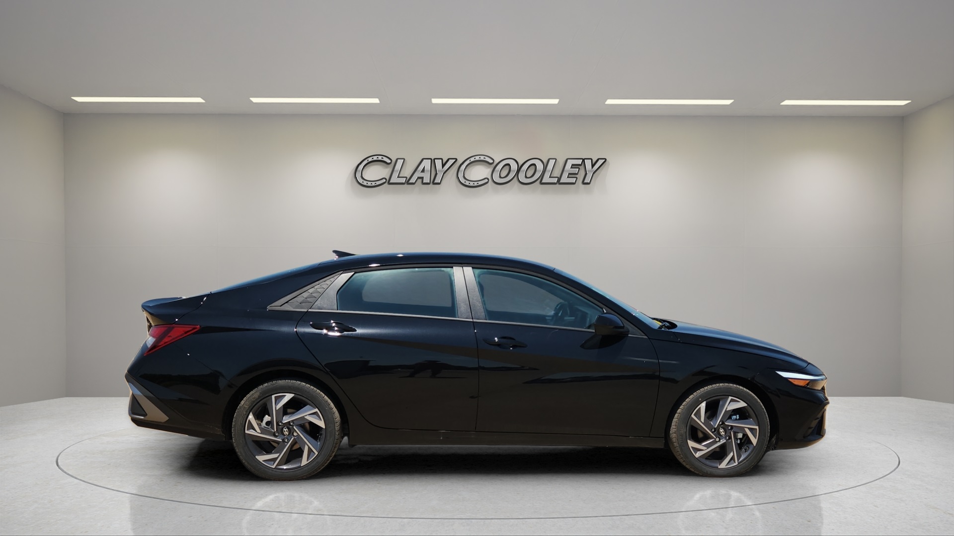 2025 Hyundai Elantra SEL Sport Image 4 of 25