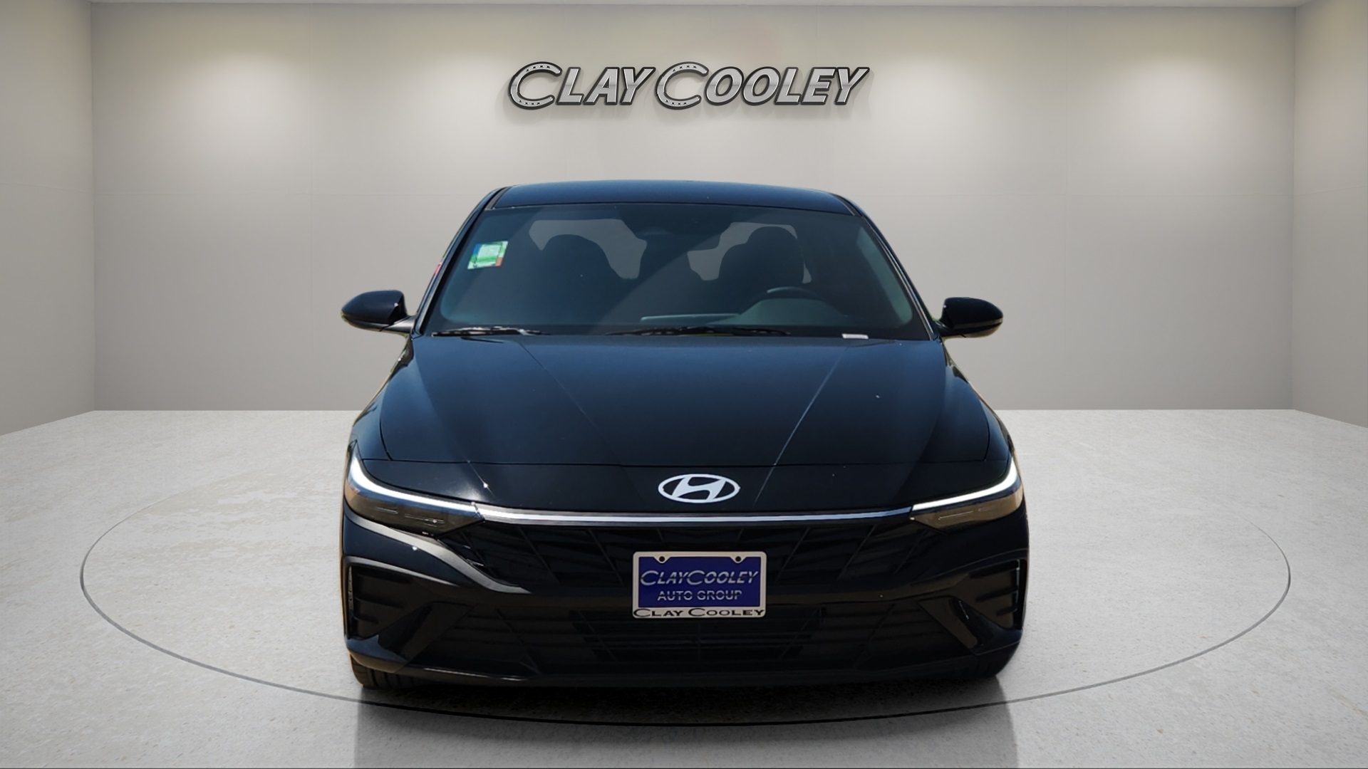 2025 Hyundai Elantra SEL Sport Image 2 of 25