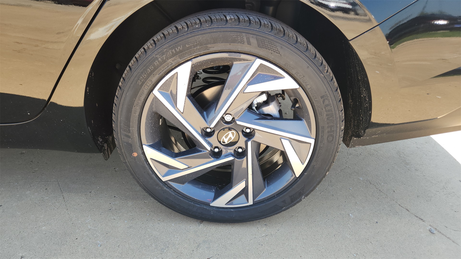 2025 Hyundai Elantra SEL Sport Image 9 of 25