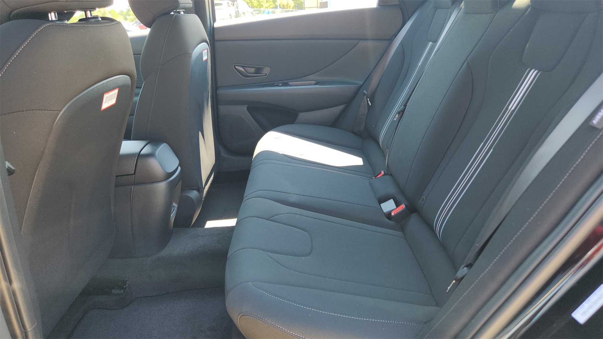 2025 Hyundai Elantra SEL Sport Image 12 of 25