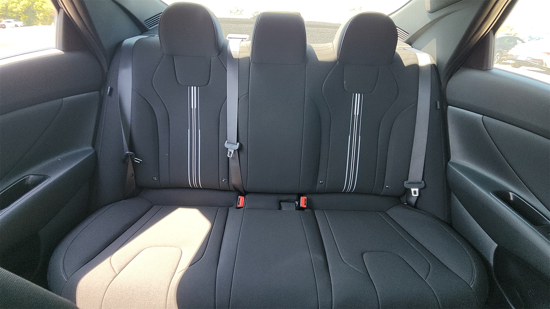 2025 Hyundai Elantra SEL Sport Image 13 of 25