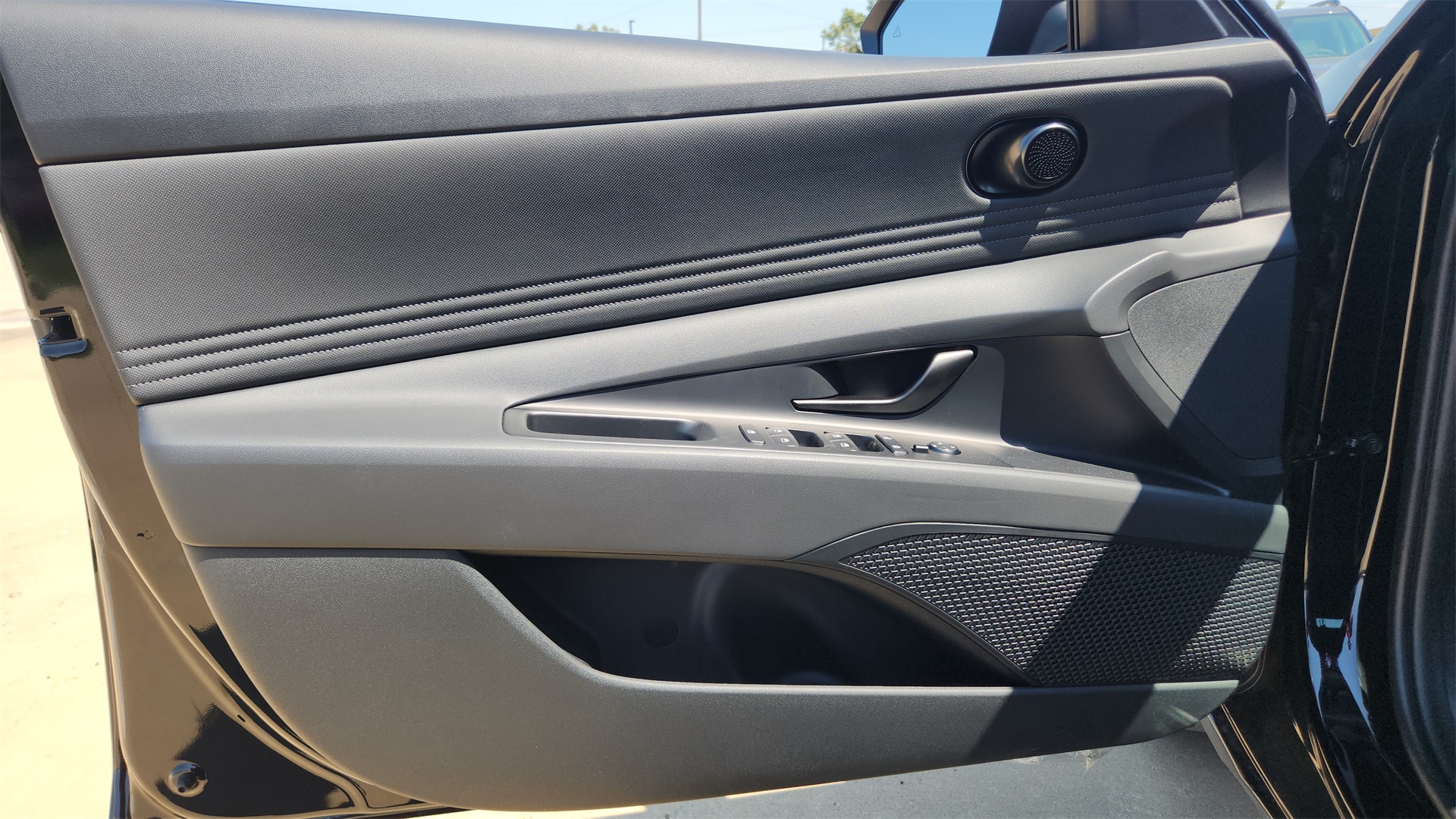 2025 Hyundai Elantra SEL Sport Image 19 of 25