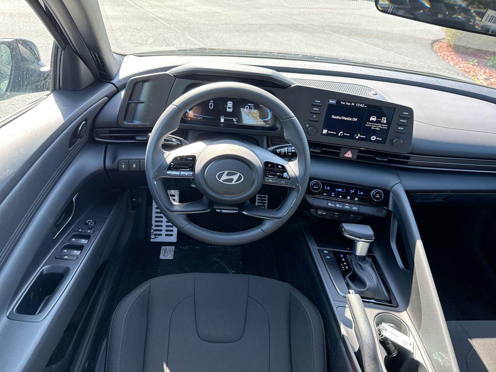 2025 Hyundai Elantra SEL Sport Image 17 of 25