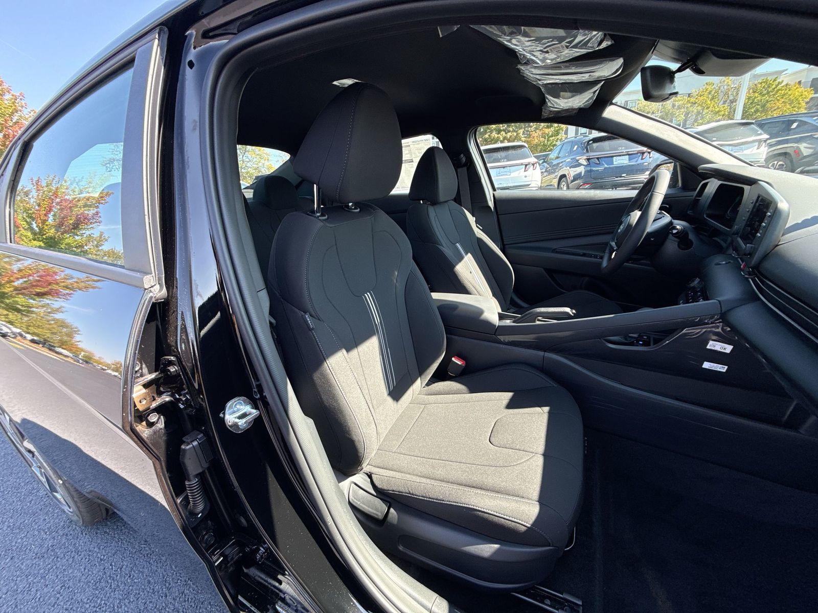 2025 Hyundai Elantra SEL Sport Image 15 of 25